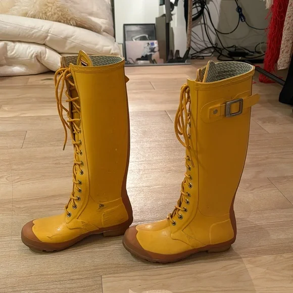 Hunter Rain Boots - Picture 2 of 4